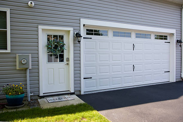 24/7 Emergency Garage Door Panel Replacement experts in Hand County County, SD